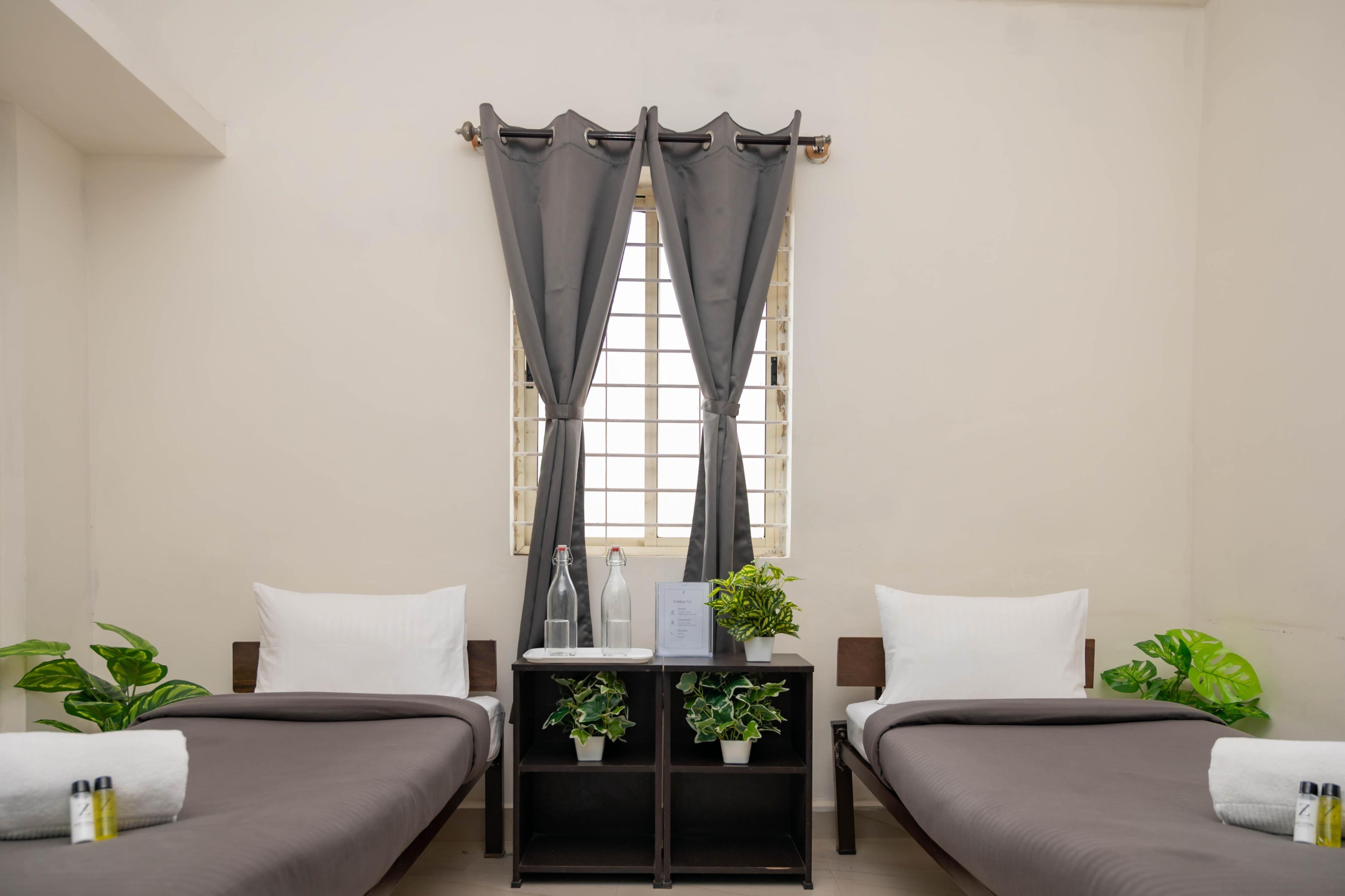 Z Express Atlas - Tap to explore photos