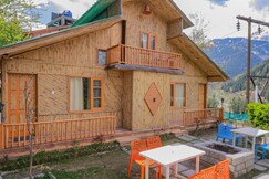Bamboo Cottage with beautiful view of river and mountain