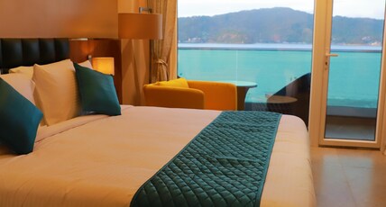 SEA DECK Room Type - Deluxe Room Sea Facing with Bathtub and Balcony SEA DECK Room Type - Deluxe Room Sea Facing with Bathtub and Balcony