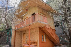 Treehouse Bamboo cottage