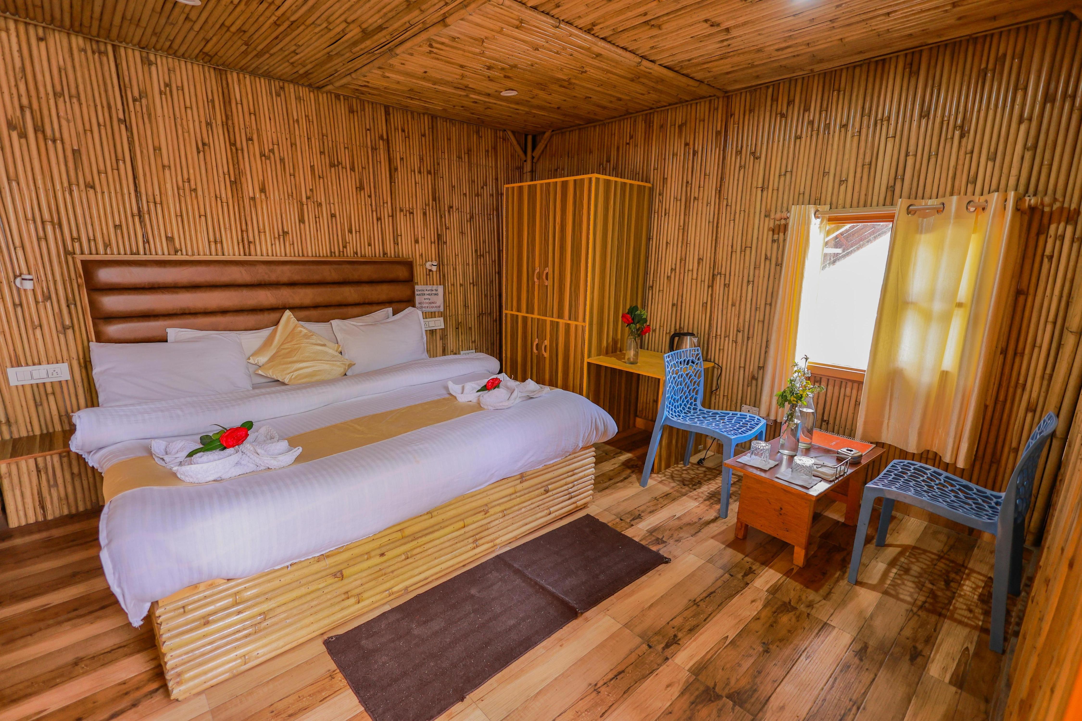 Treehouse Bamboo cottage - Tap to explore photos