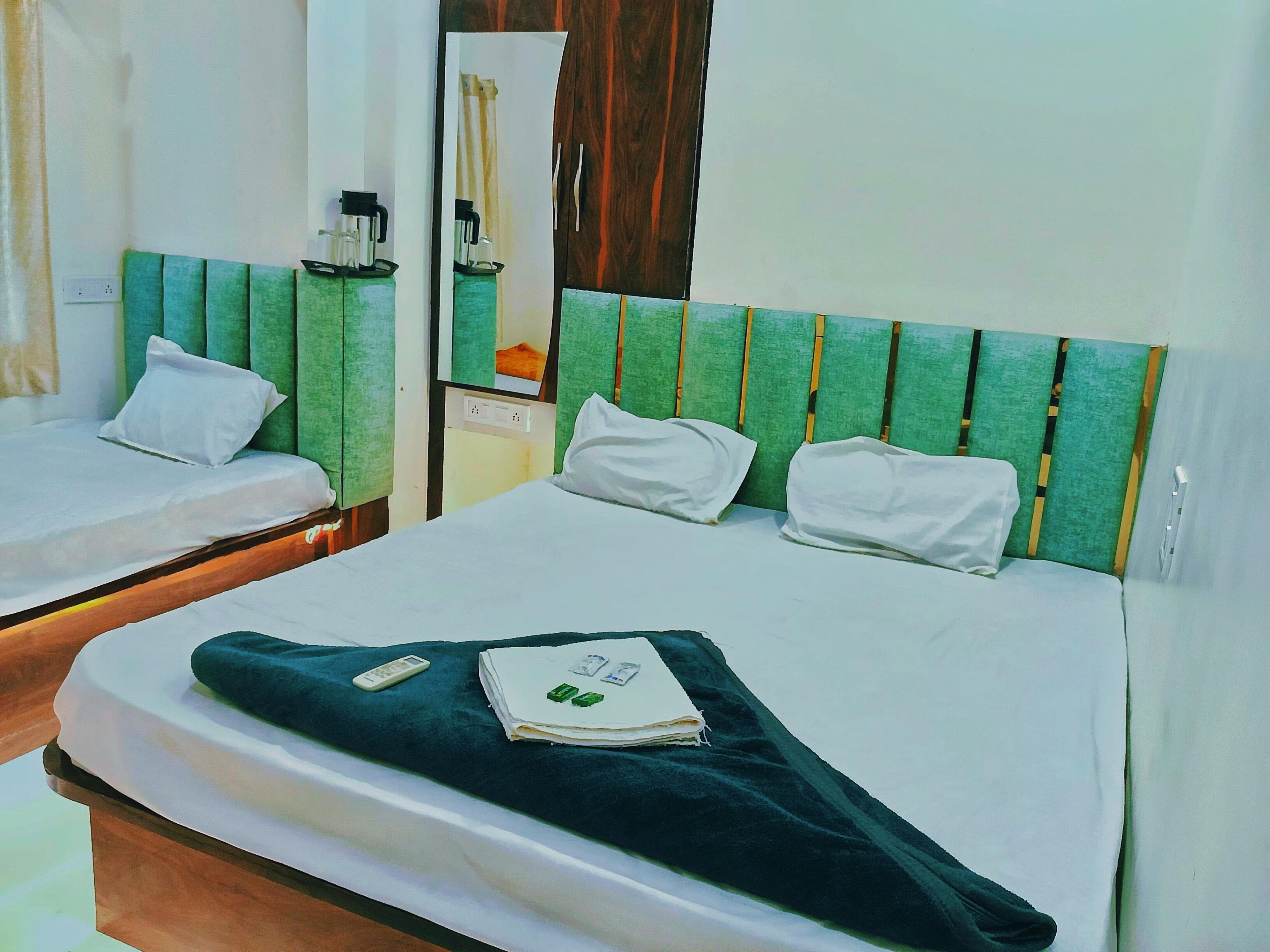 Hotel Aagman Palace | Near Mahakal Temple.