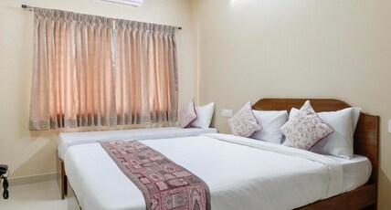 Sri Sai Grand IN Room Type - Deluxe AC Sri Sai Grand IN Room Type - Deluxe AC
