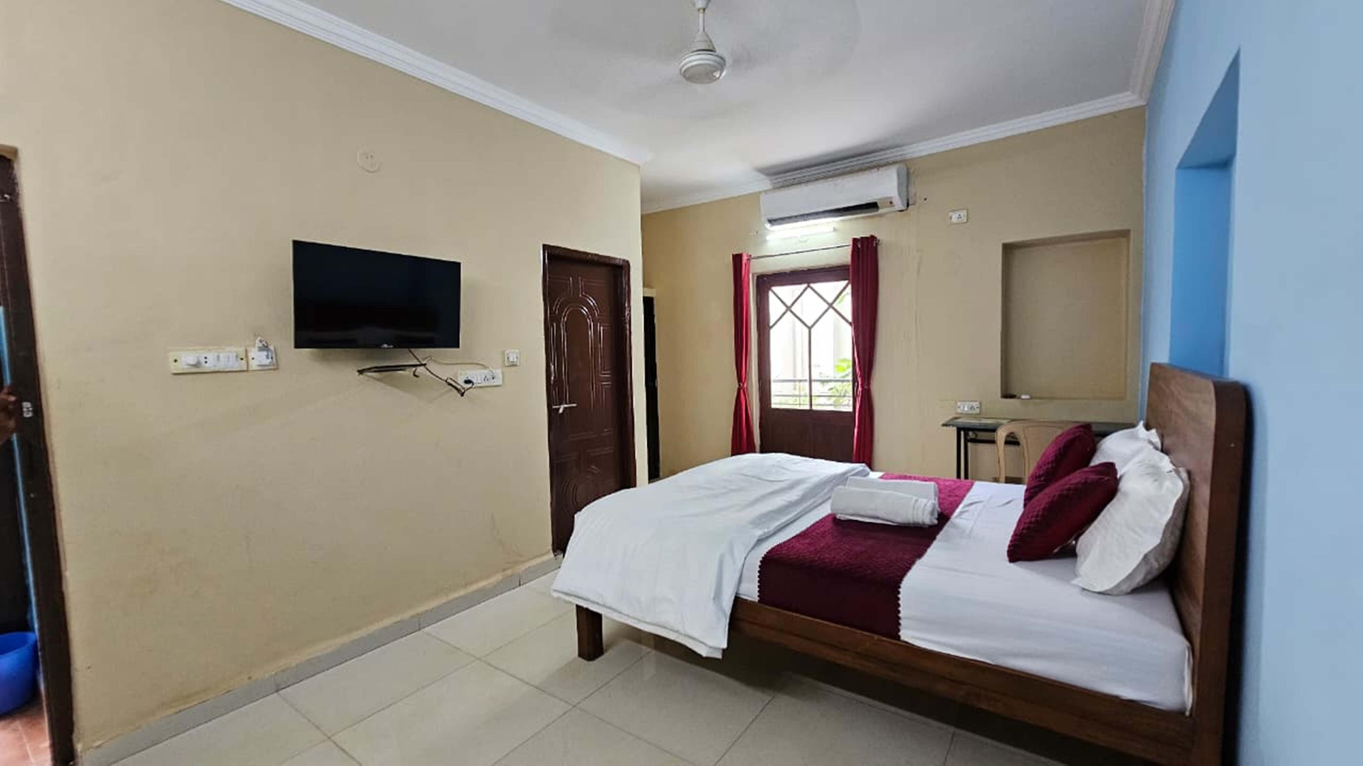 Poonam Grand Room Type - Deluxe Room