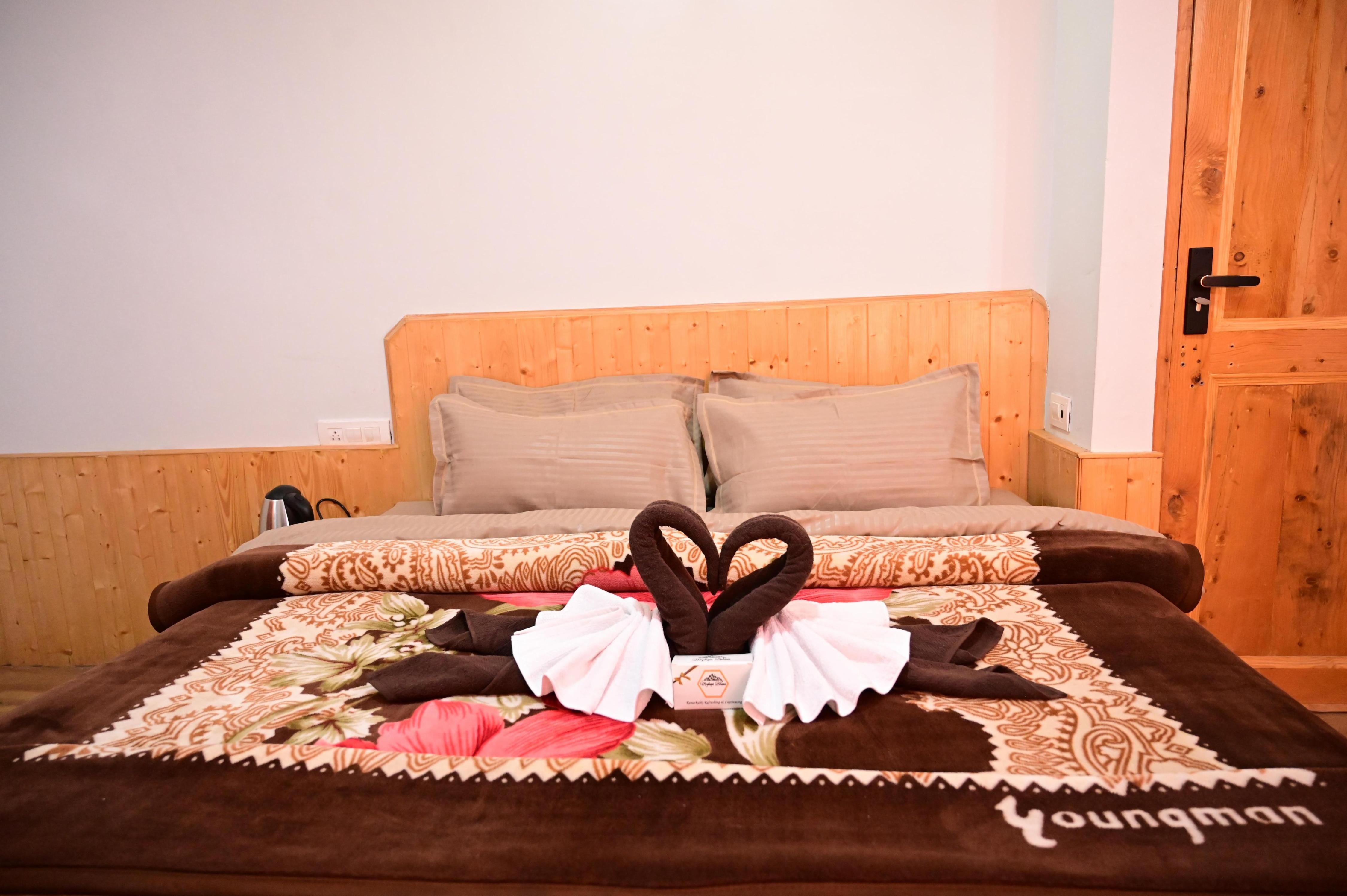 Rest N Ramble Room Type - DELUXE ROOM WITH MOUNTAIN VIEW