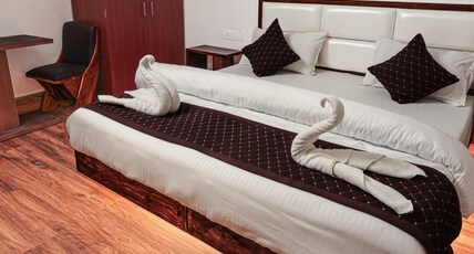 Hotel Trisolaris Room Type - Deluxe Double | Rosewood and Teak Interior