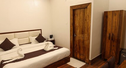 Hotel Trisolaris Room Type - Deluxe Double | Rosewood and Teak Interior