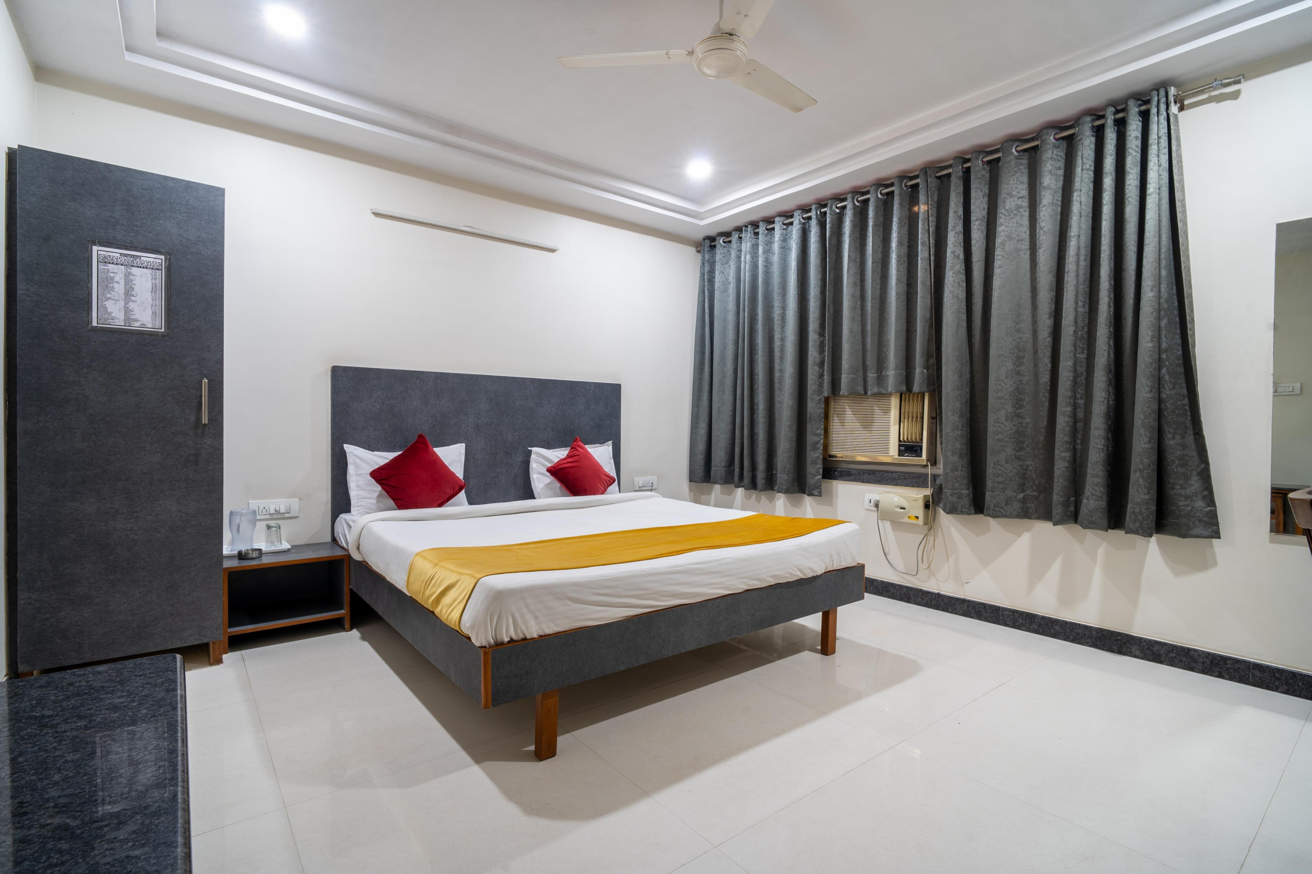Hotel Ville Parle Room Type - Deluxe Room