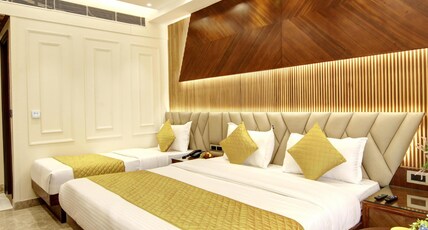 The Vanson Pride - Premier Stay & luxury Restaurant Room Type - Family Suites With Balcony - Prefect for 3-4 Adults