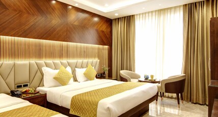 The Vanson Pride - Premier Stay & luxury Restaurant Room Type - Family Suites With Balcony - Prefect for 3-4 Adults