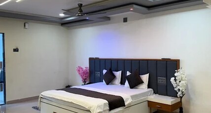 Hotel Radhekrishna Room Type - Deluxe AC Room With Bathtub