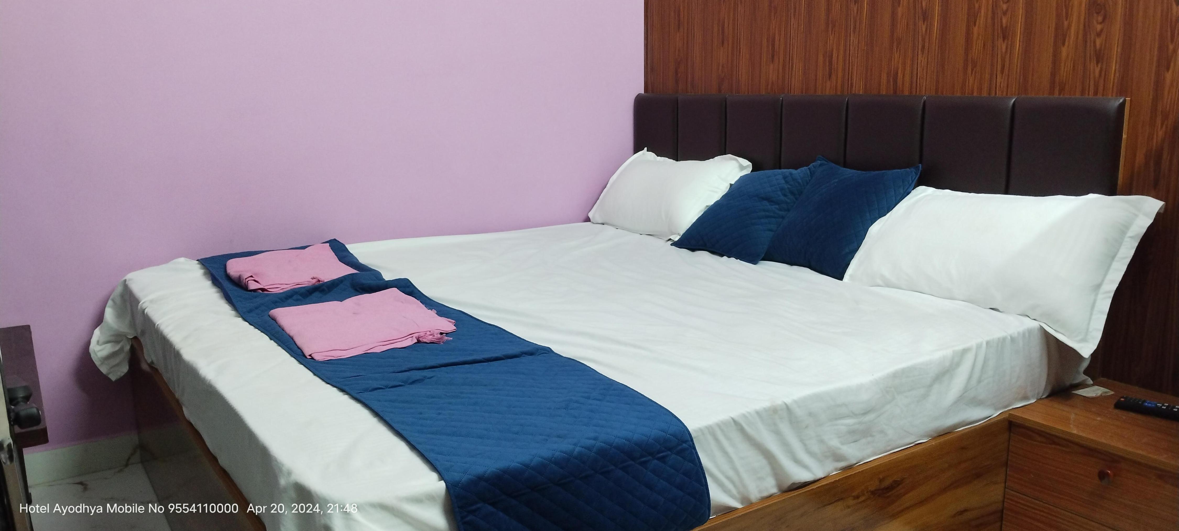 Hotel Ayodhya Paying Guest, Ayodhya Room Type - Deluxe room with AC