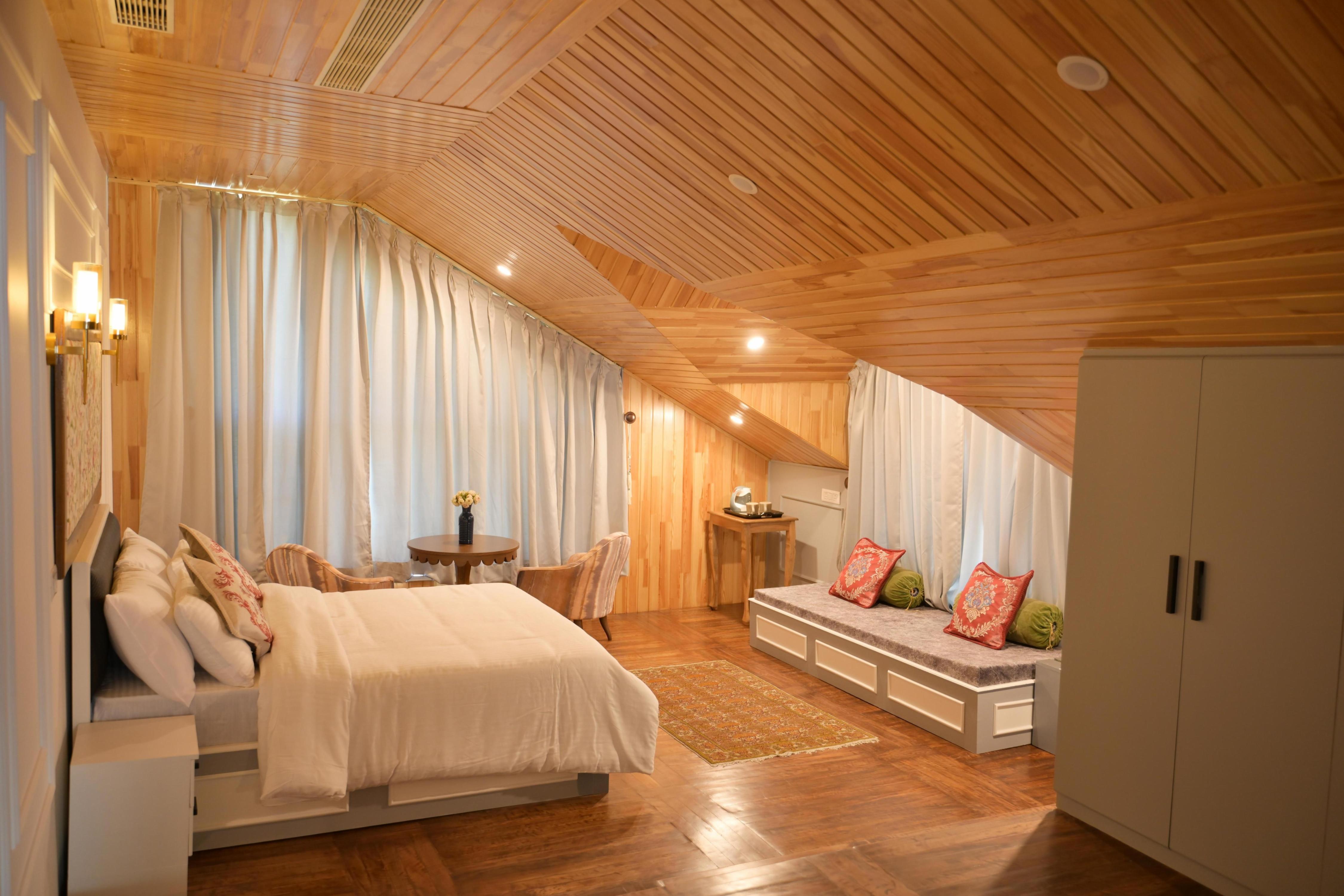 Tree of Life Lakeside Cottage