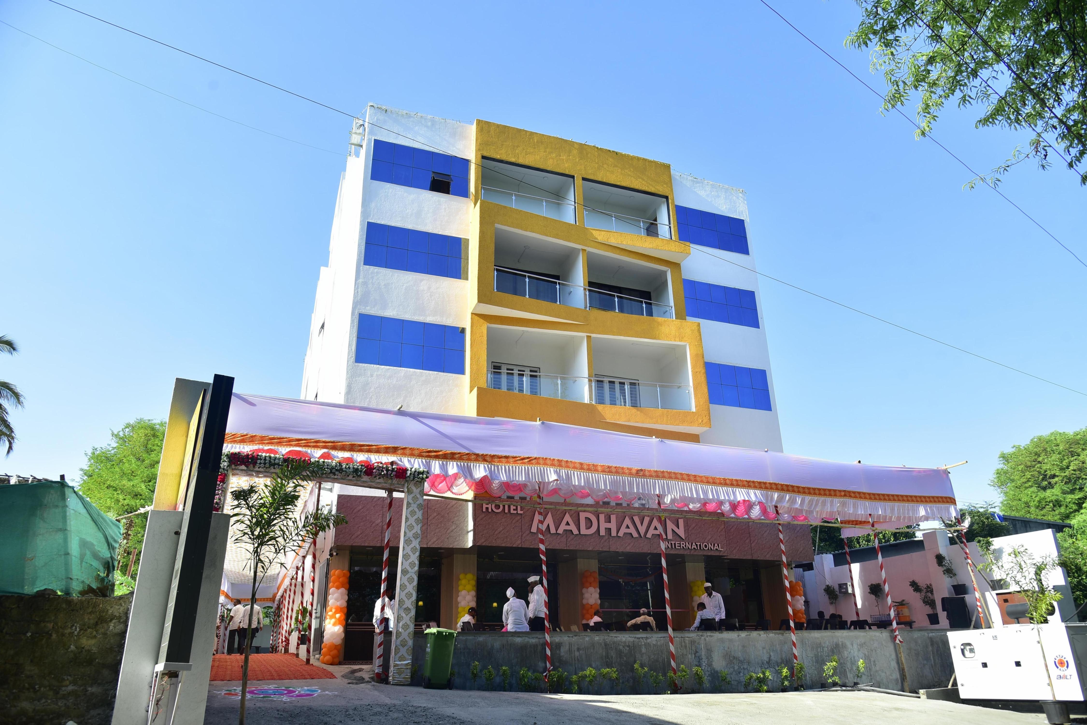 Hotel Madhavan International Wai