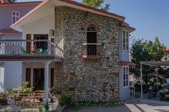 Creekside Villa Home Stay