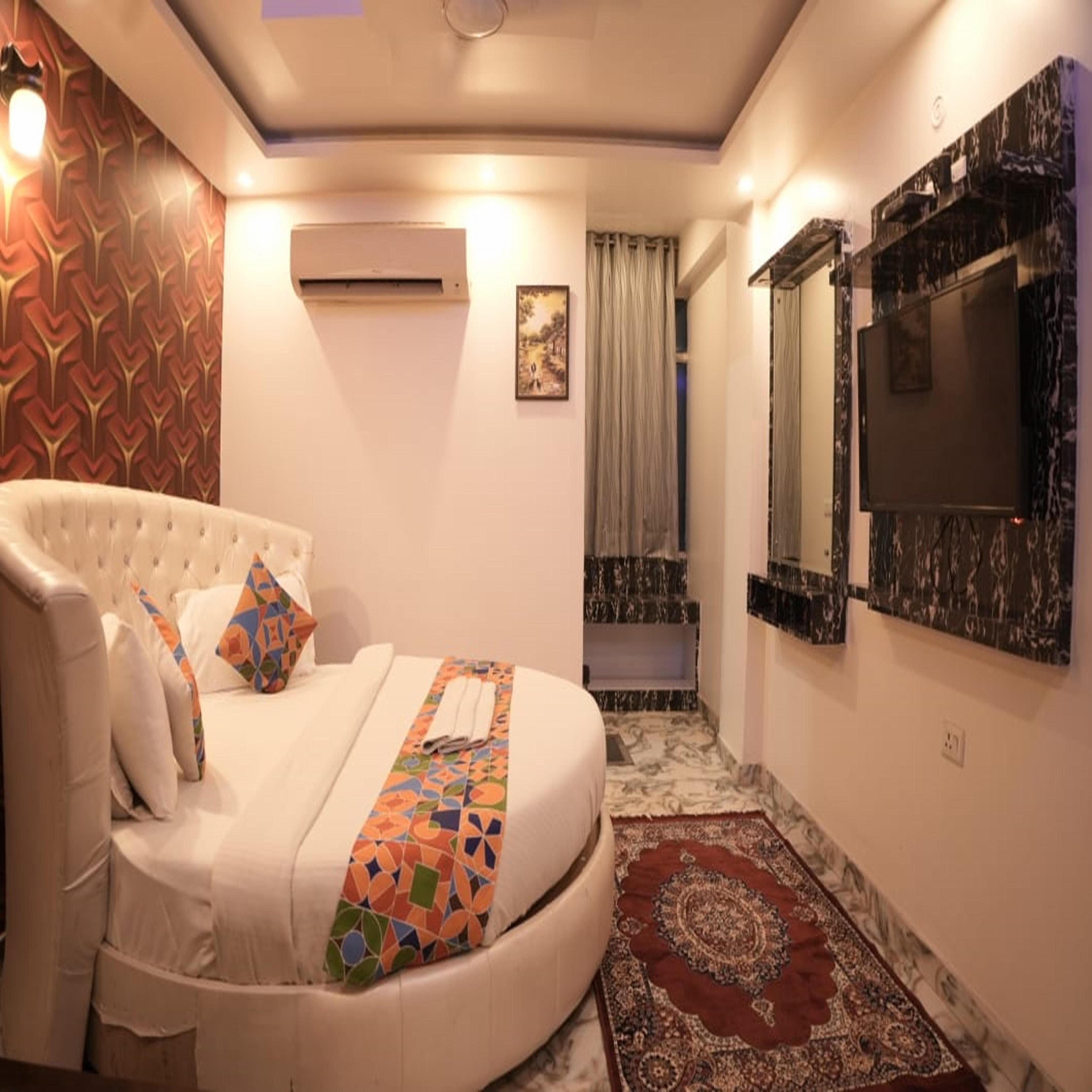 devdeluxe - Tap to explore photos