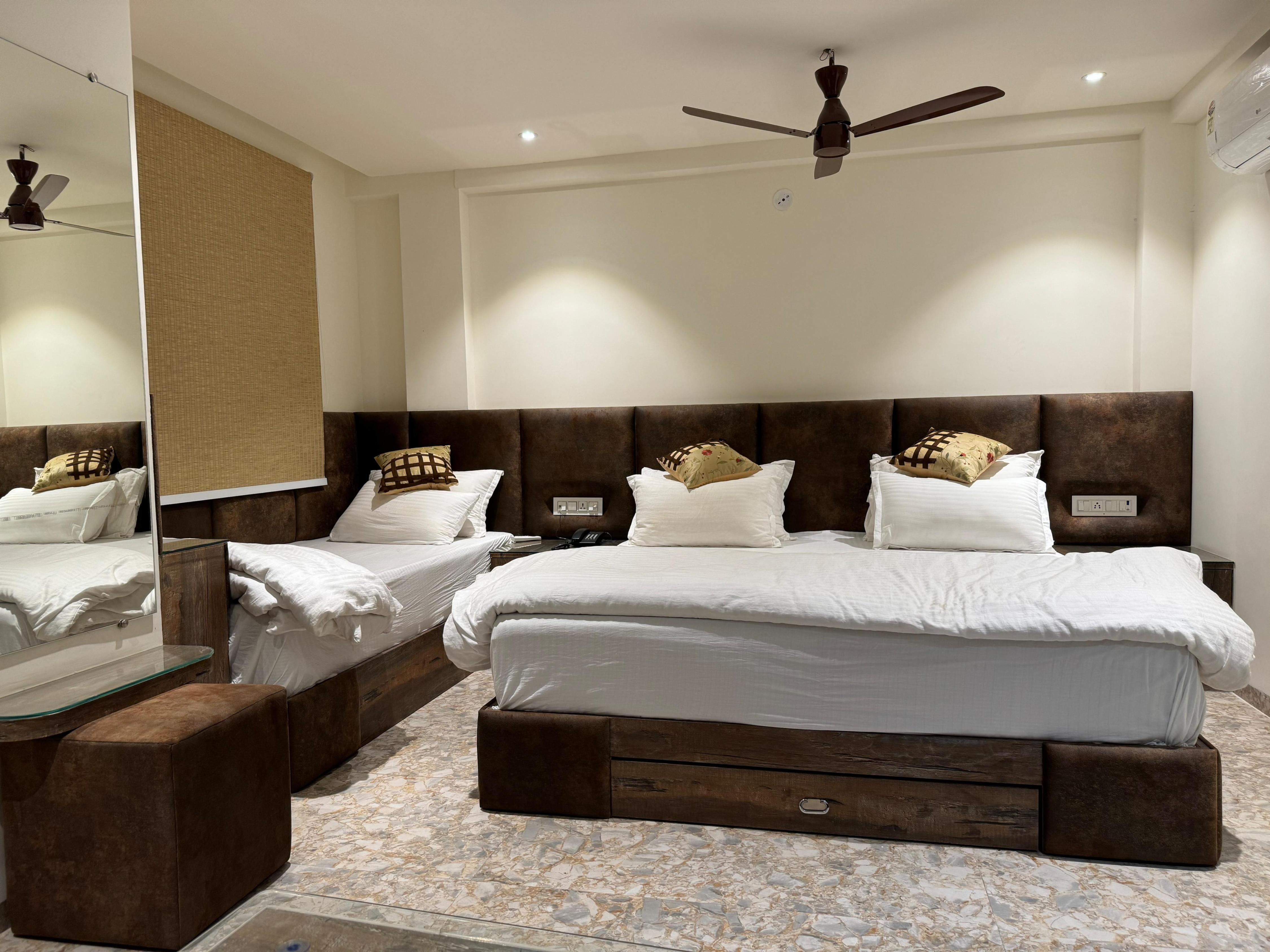 Hotel Sajanshree Room Type - TRIPLE ROOM