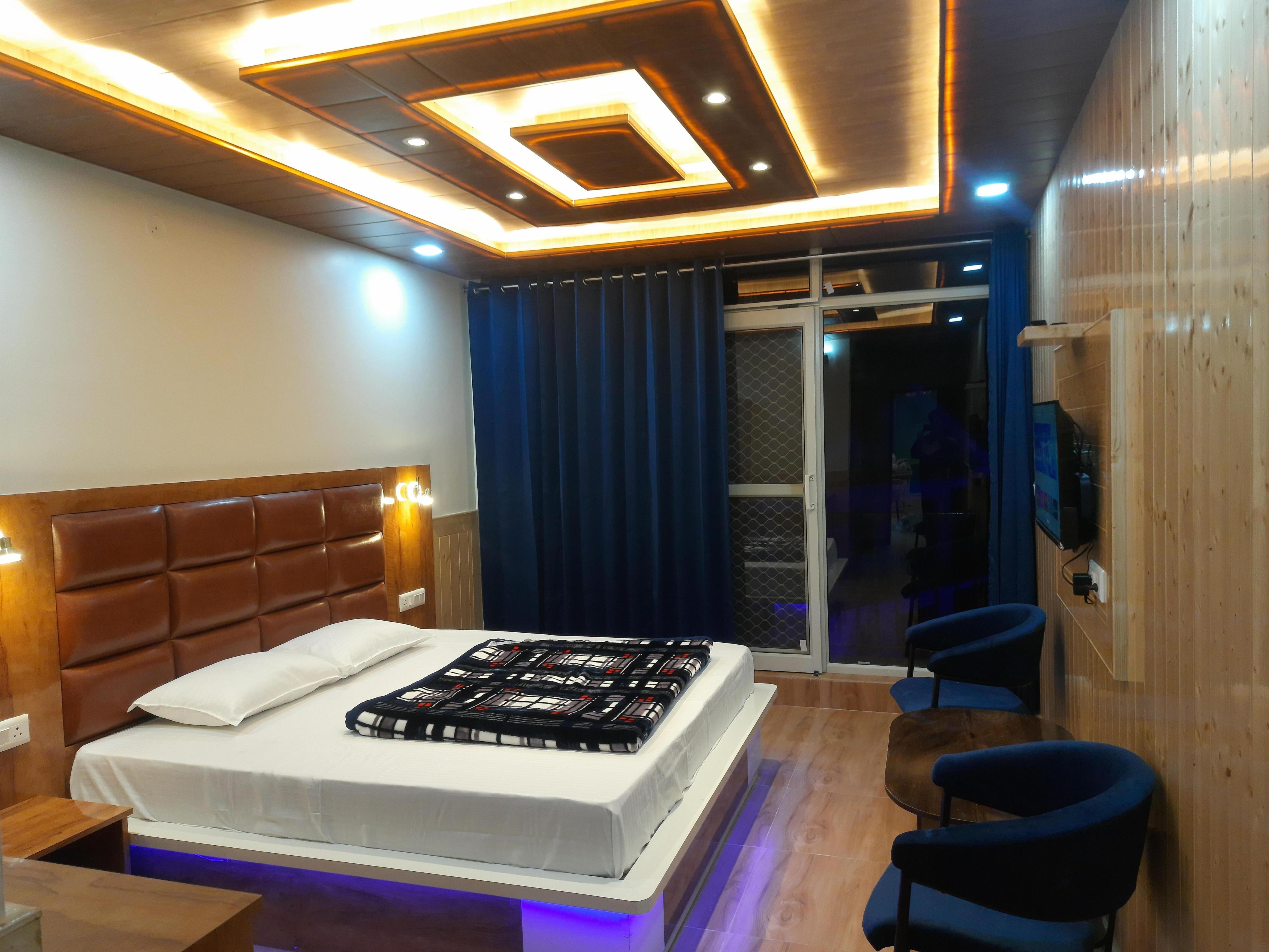 Aagaman Woods Premium Room Type - King room with balcony