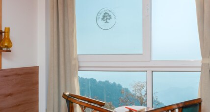 Mackenzie Luxury boutique stay by Quercus Oak Stays Room Type - Premium Room with mountain view.
