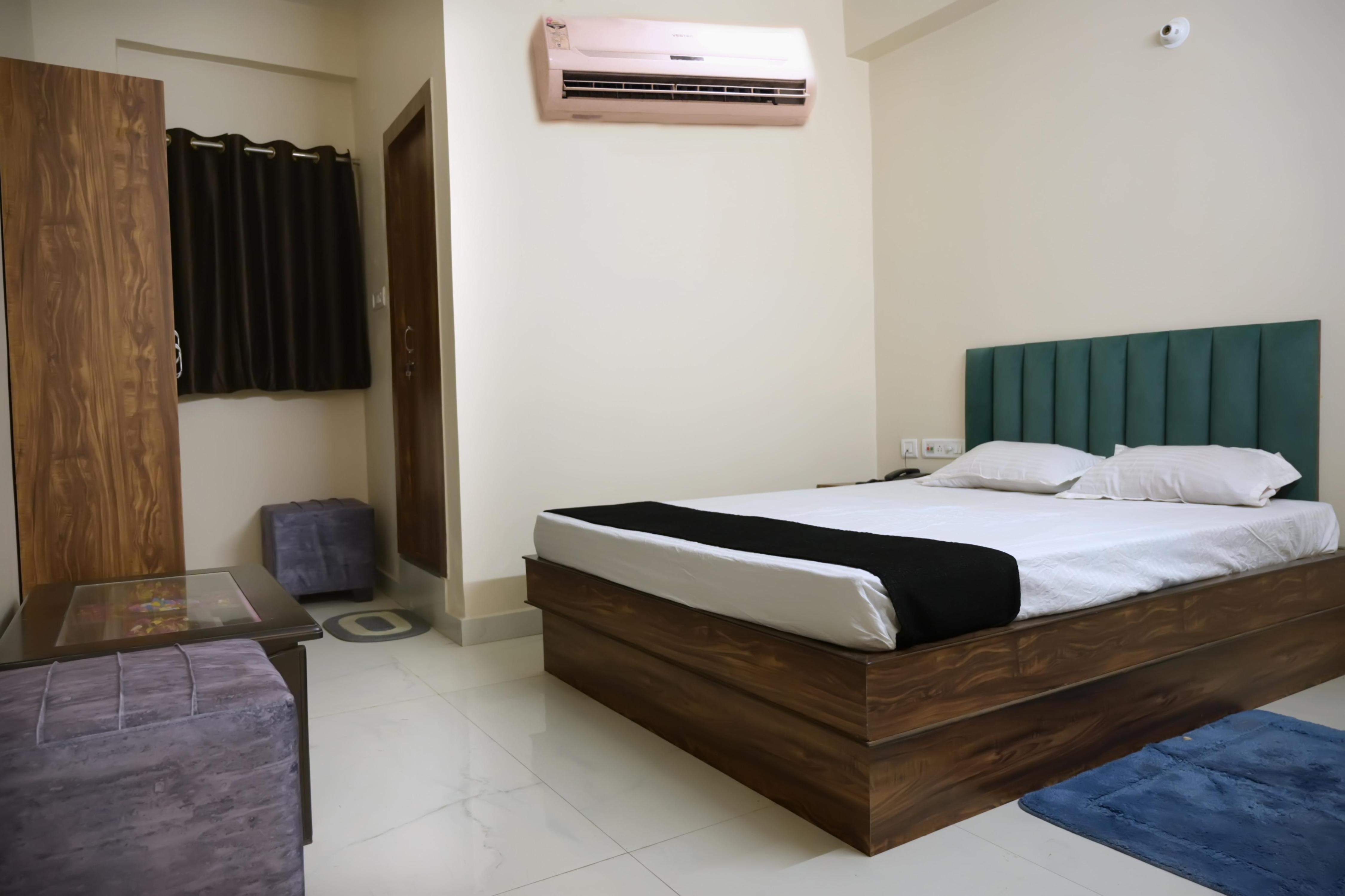 Om Guest House - Tap to explore photos