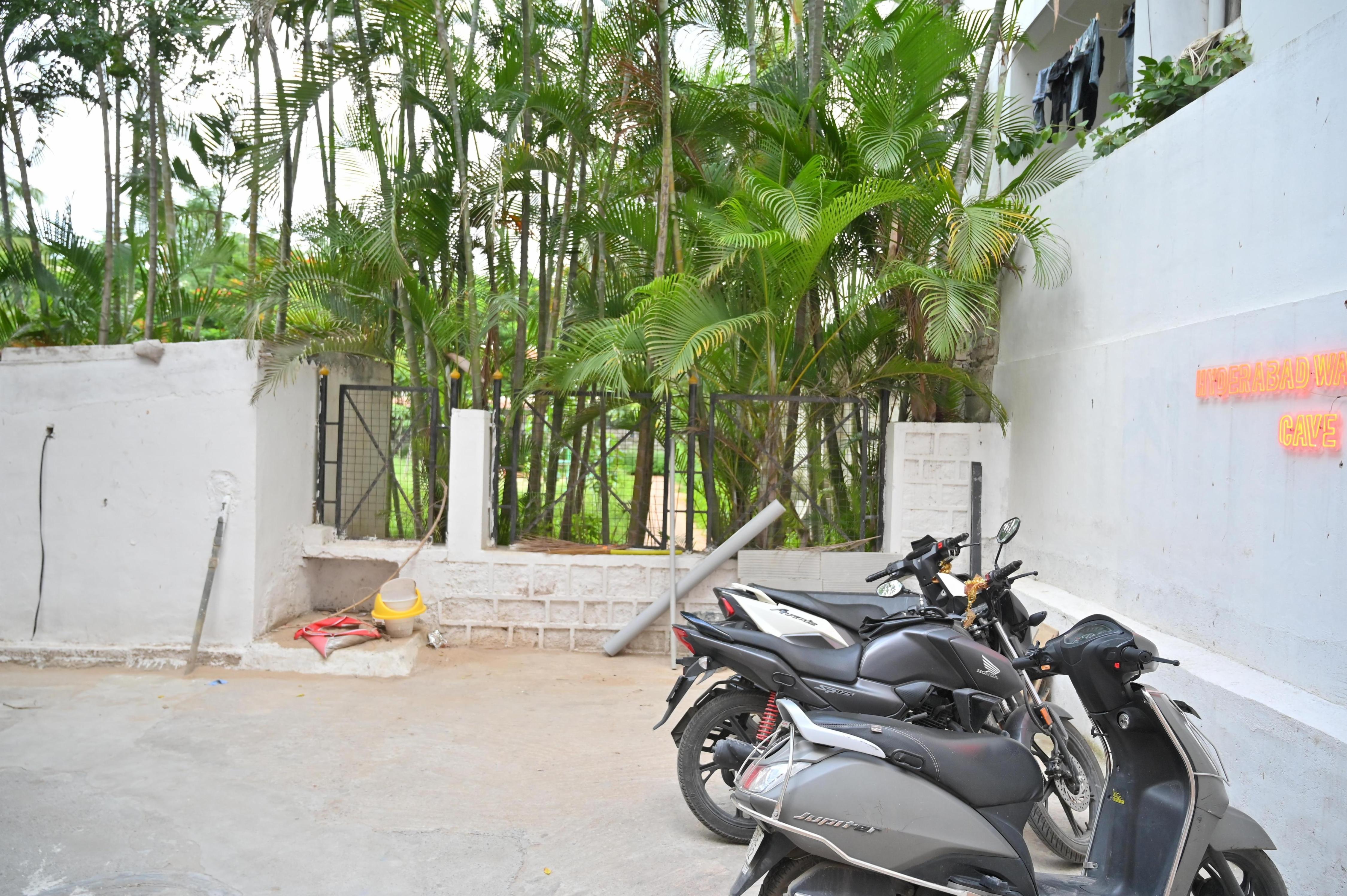 HYDERABAD WANDERERS CAVE Room Type - SUPERIOR AC 6 BED  MENS DORM