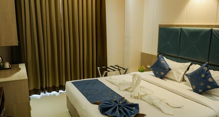 Sri Shyam Villas | 1.5 Km from Kashi Vishwanath Temple Room Type - Premium Room With Balcony Sri Shyam Villas | 1.5 Km from Kashi Vishwanath Temple Room Type - Premium Room With Balcony