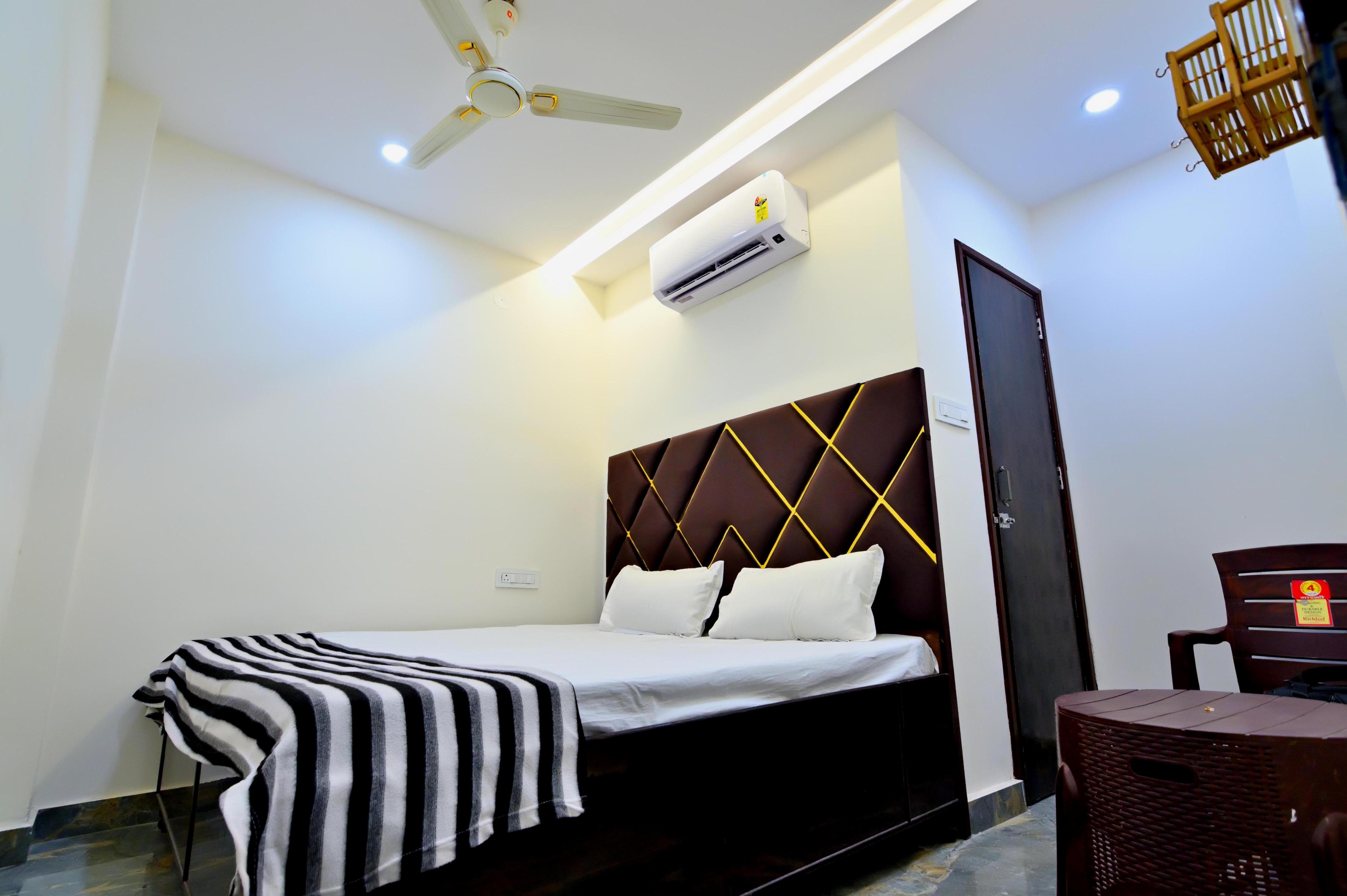 Aghnya Guest House Room Type - Deluxe Room Non AC
