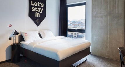THE SOCIAL HUB GLASGOW Room Type - Deluxe Queen Accessible