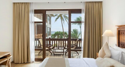 Lucky Elephant Hotel Room Type - Super Deluxe Double With Sea View