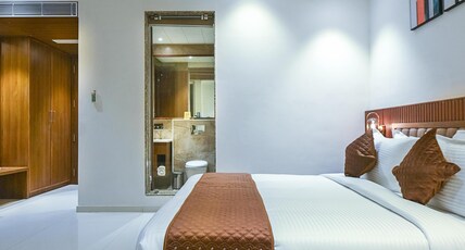 King's Kraft Tremezzo Inn Room Type - Studio Room With Balcony (Different Floor) King's Kraft Tremezzo Inn Room Type - Studio Room With Balcony (Different Floor)