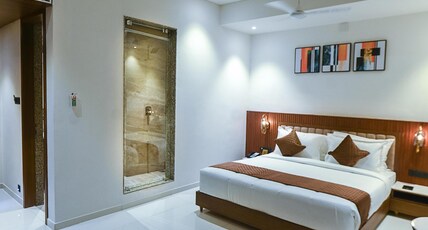 King's Kraft Tremezzo Inn Room Type - Studio Room With Balcony