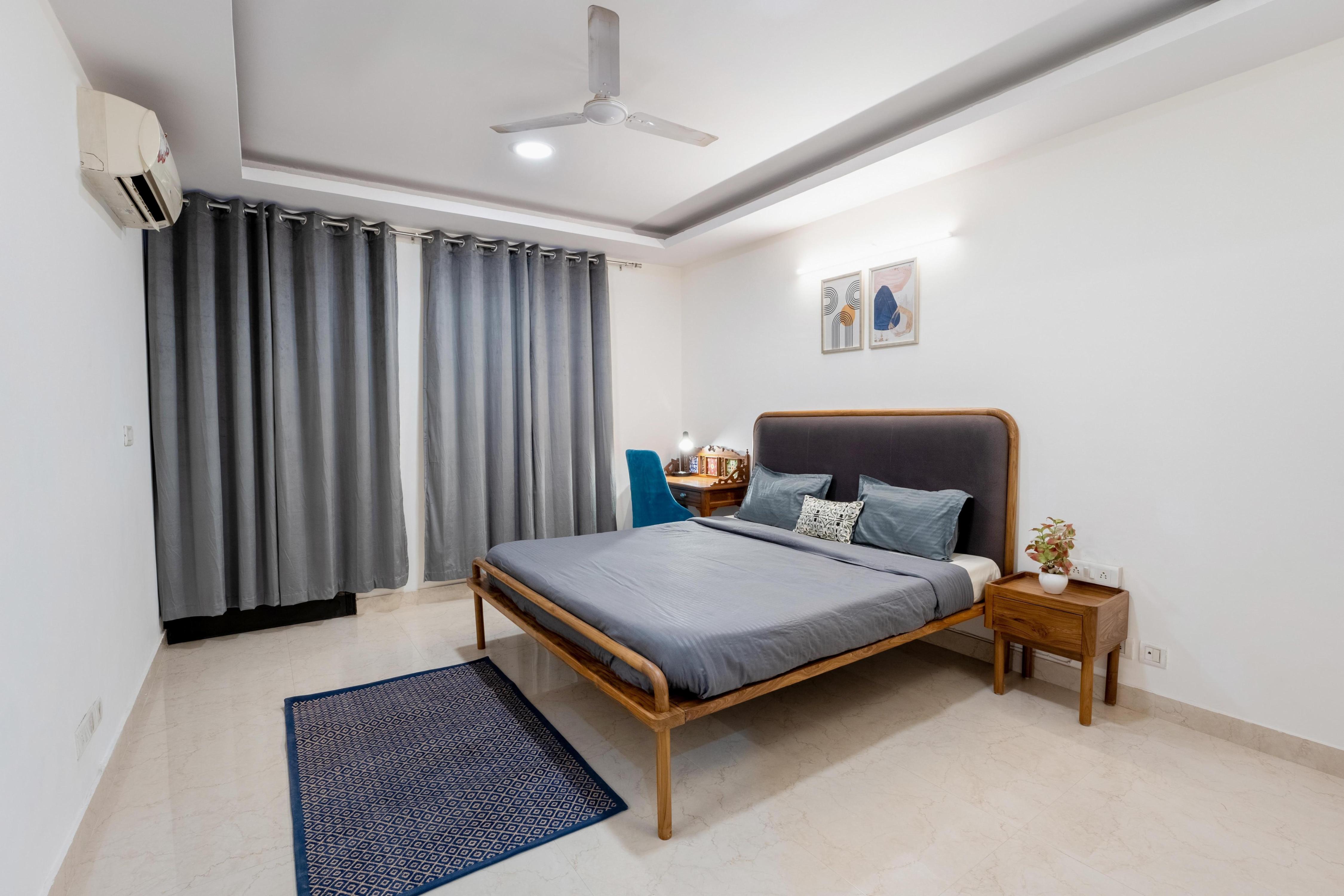 Sliceinn Yucca Room Type - 201 - Premium room with Attached bath and Balcony