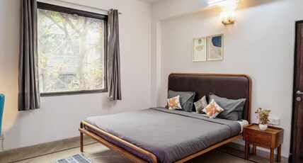 Sliceinn Yucca Room Type - 103 - Premium room with Attached bath and Balcony