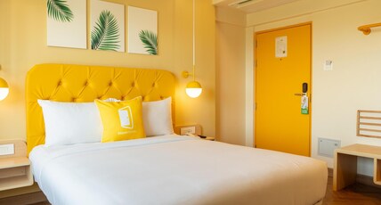 Bloom Hub WEH Andheri Room Type - Standard Queen Room