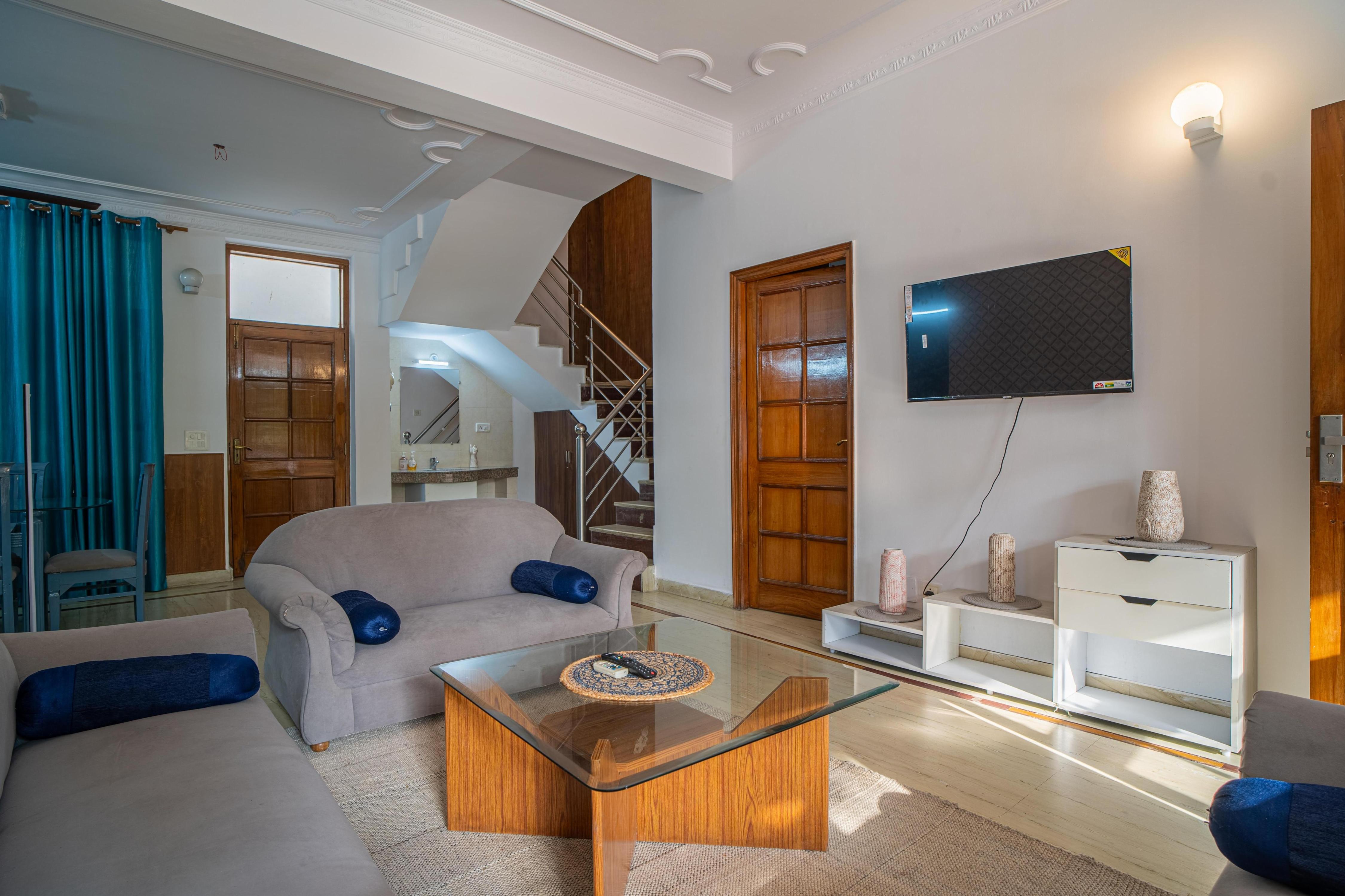 White House By The Ganges - Tap to explore photos