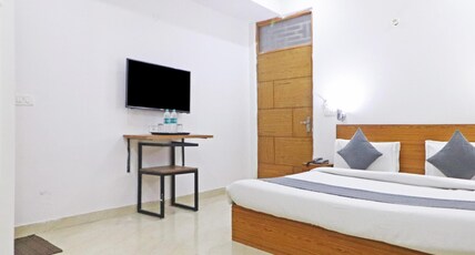 Mauryan Elite Hotel Chhatarpur Metro Station Room Type - Superior Room with Balcony
