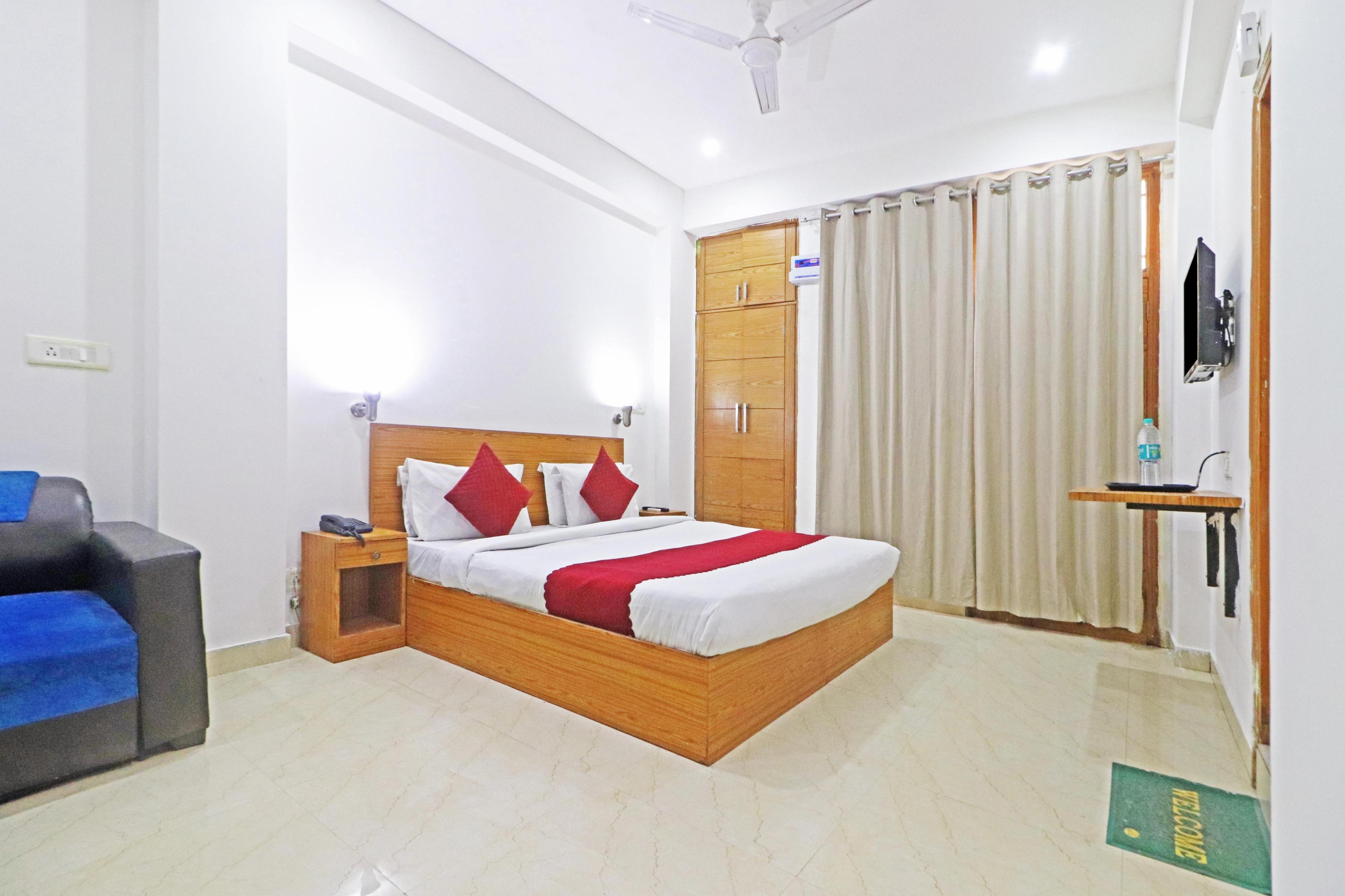 Mauryan Elite Hotel Chhatarpur Metro Station Room Type - Deluxe Room