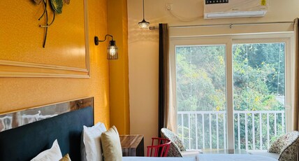 Rootz by NomadsHouse Room Type - Deluxe Room R02