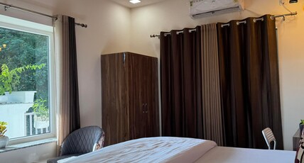 Rootz by NomadsHouse Room Type - Deluxe Room R06