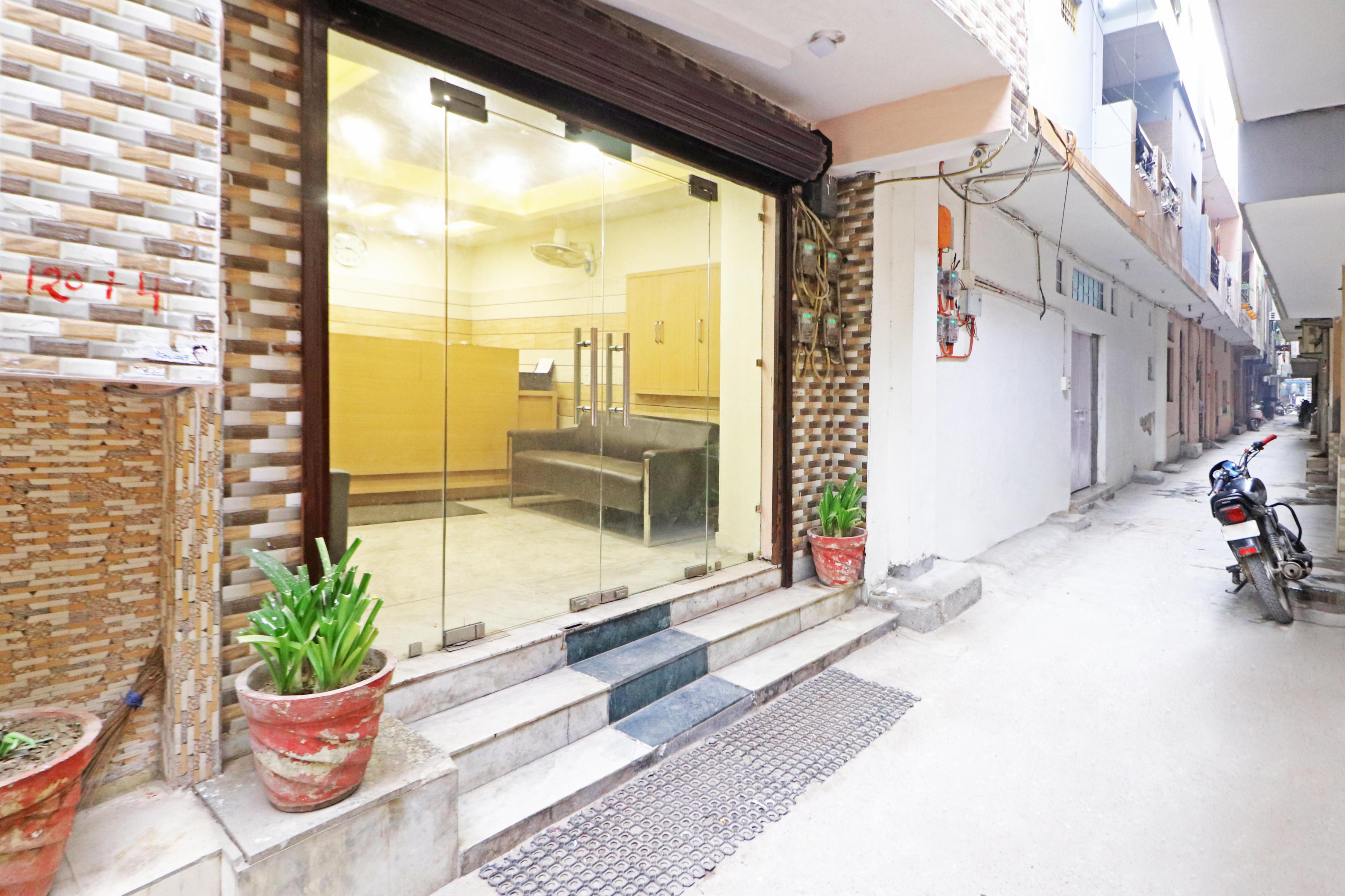 Mauryan The Nines, Dashrathpuri Metro