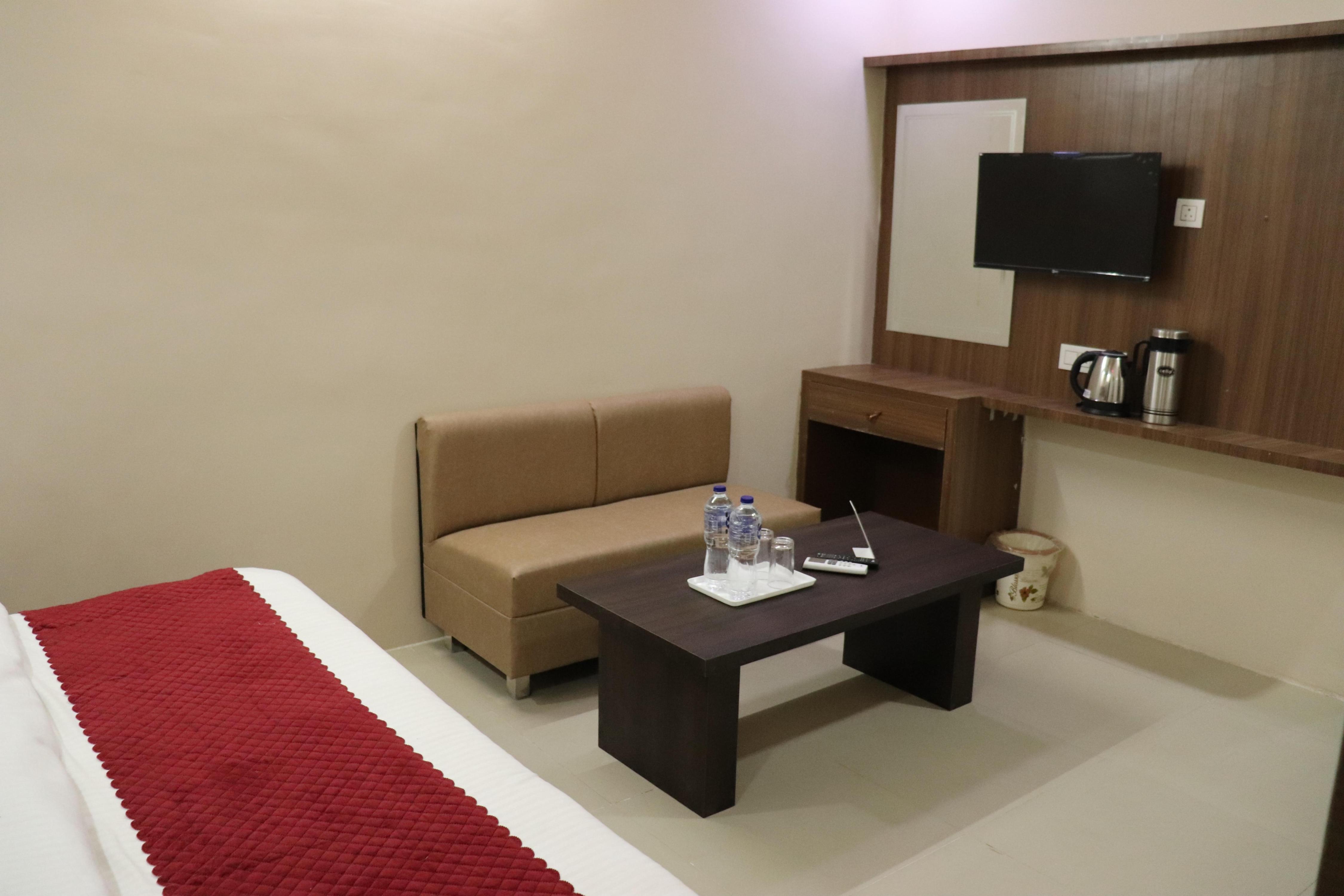 HOTEL V.B PARADISE & RESTAURANT Room Type - Silver Room