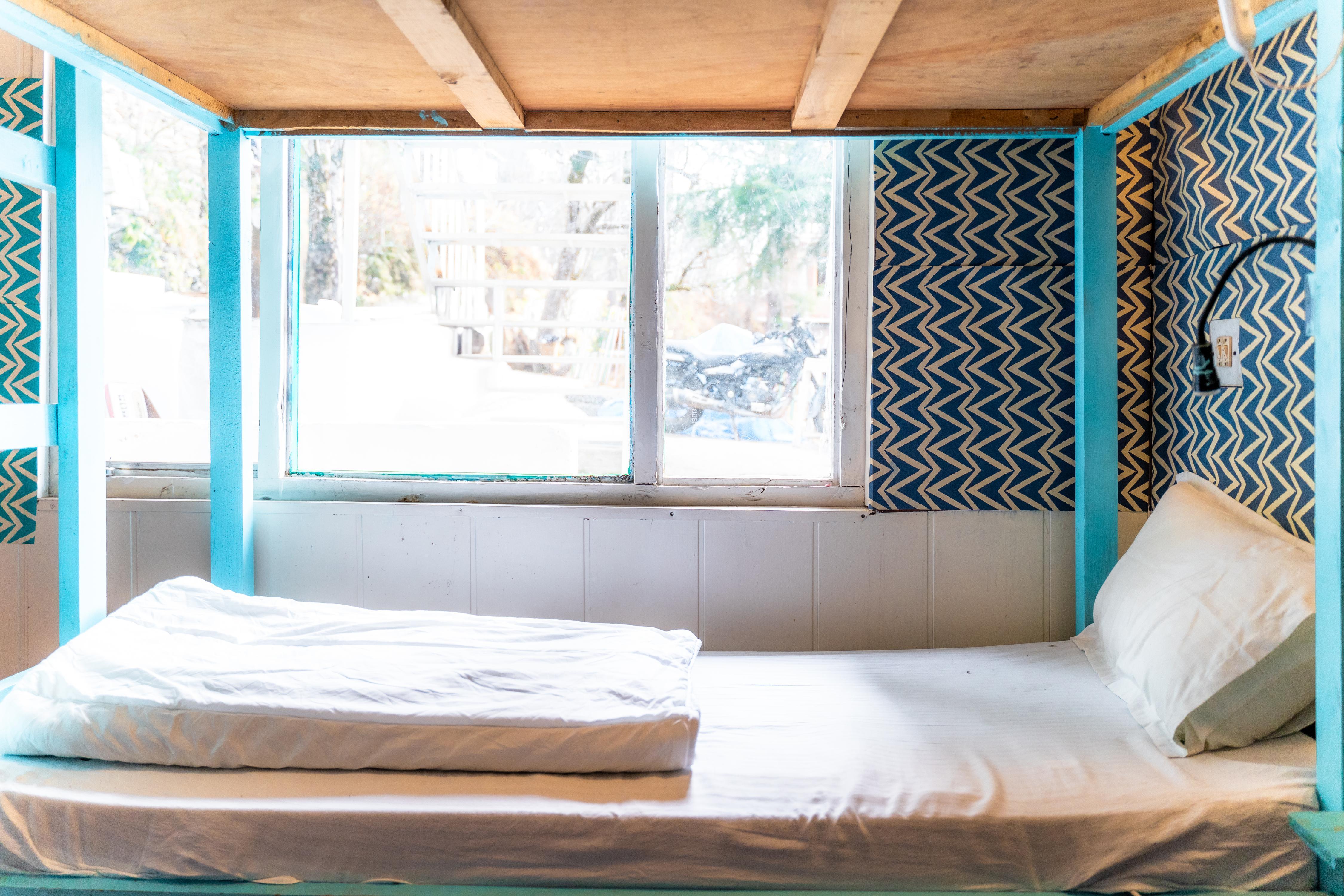 Firgun Chapter Shoja Room Type - 4-Bed Mixed Dorm Level Upper