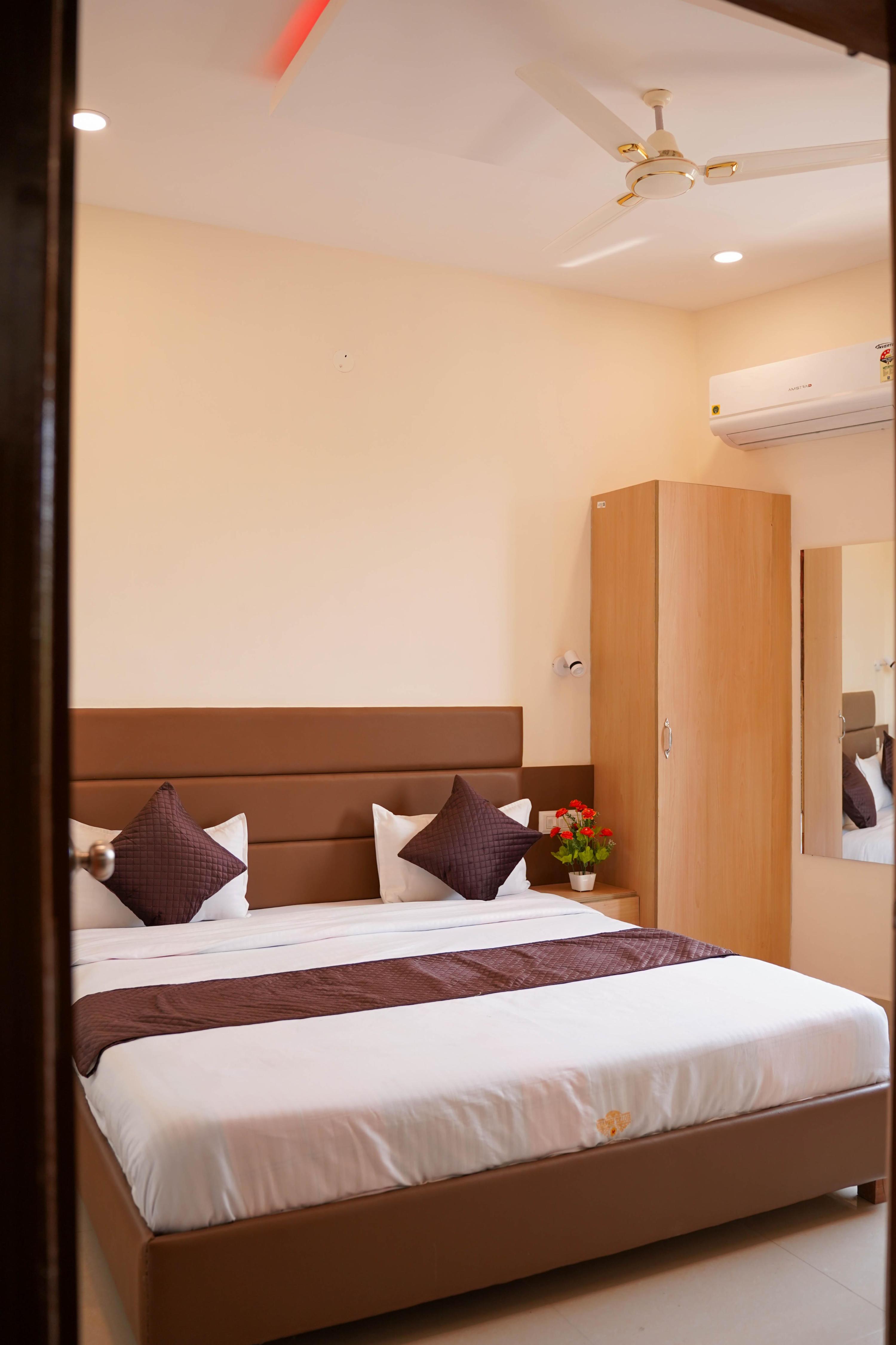 Hotel Heaven - Tap to explore photos