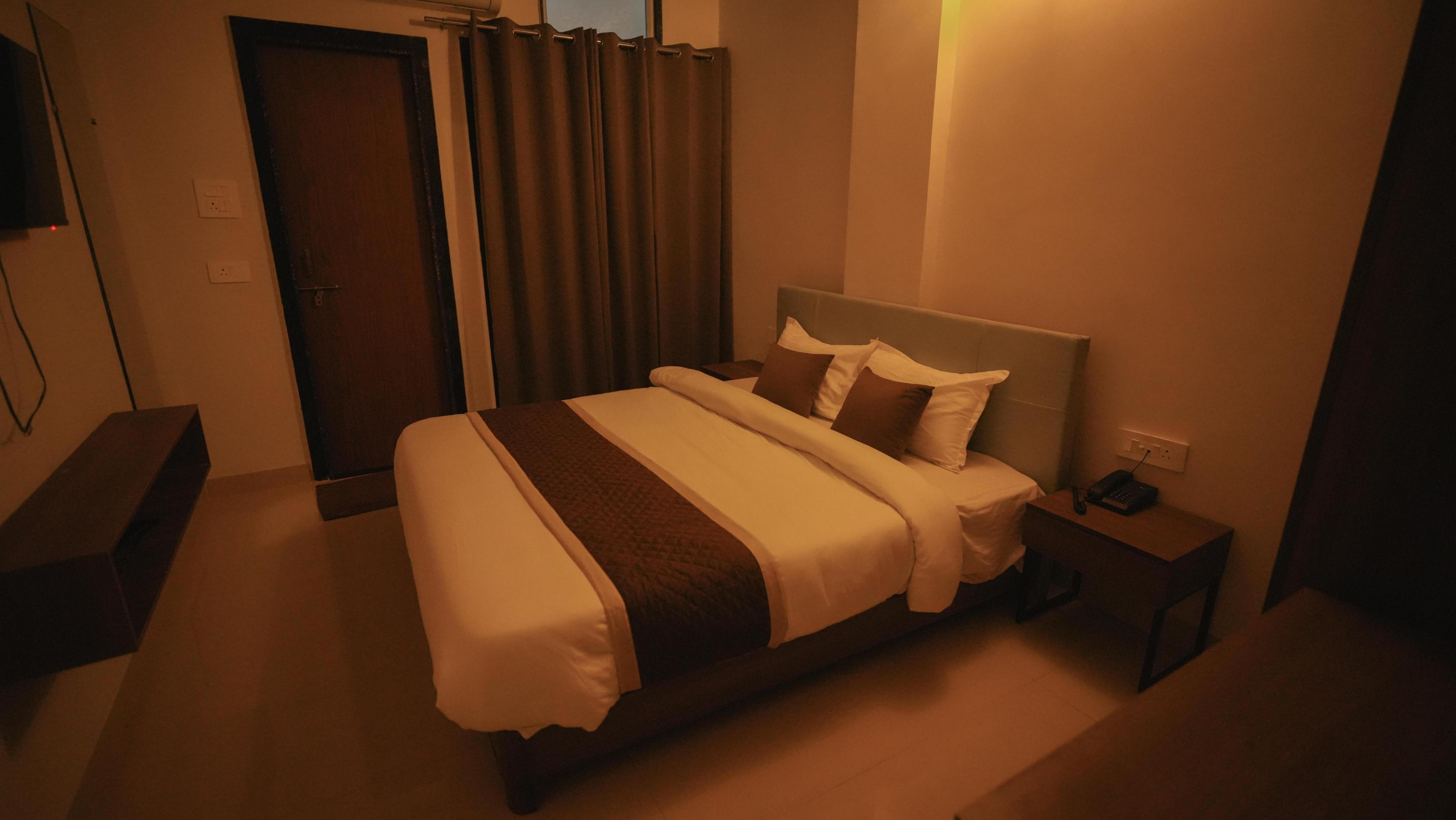 Hotel Utsav Inn Room Type - Deluxe Room