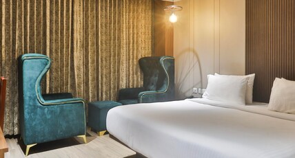 Hotel Dusk and Dawn Room Type - City View Suite