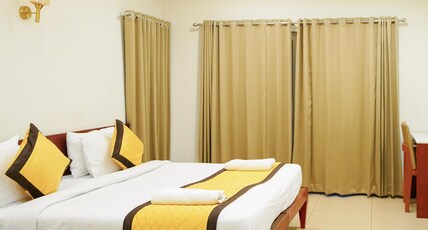 K Grandeur Hotels Room Type - Junior Suite - AC With Balcony
