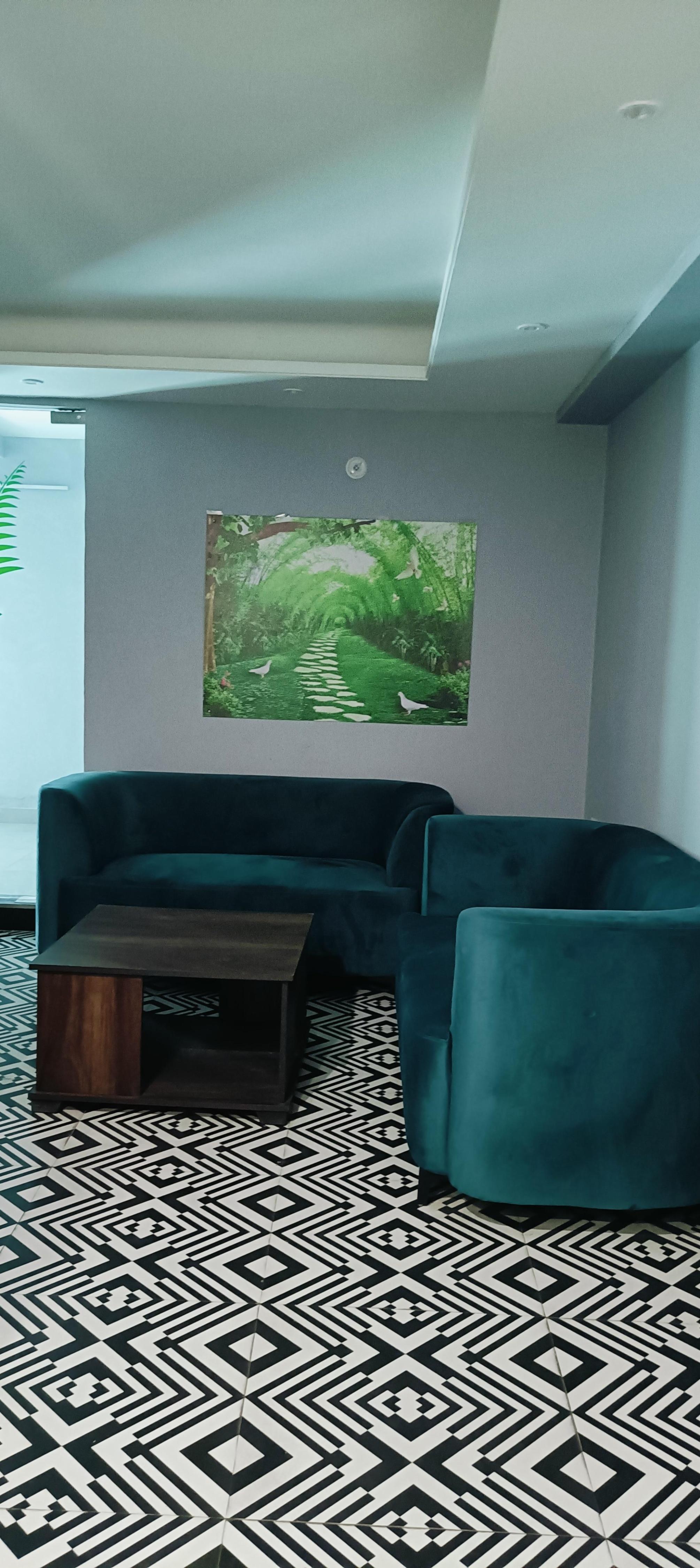 Grand Studio Apartment - Tap to explore photos