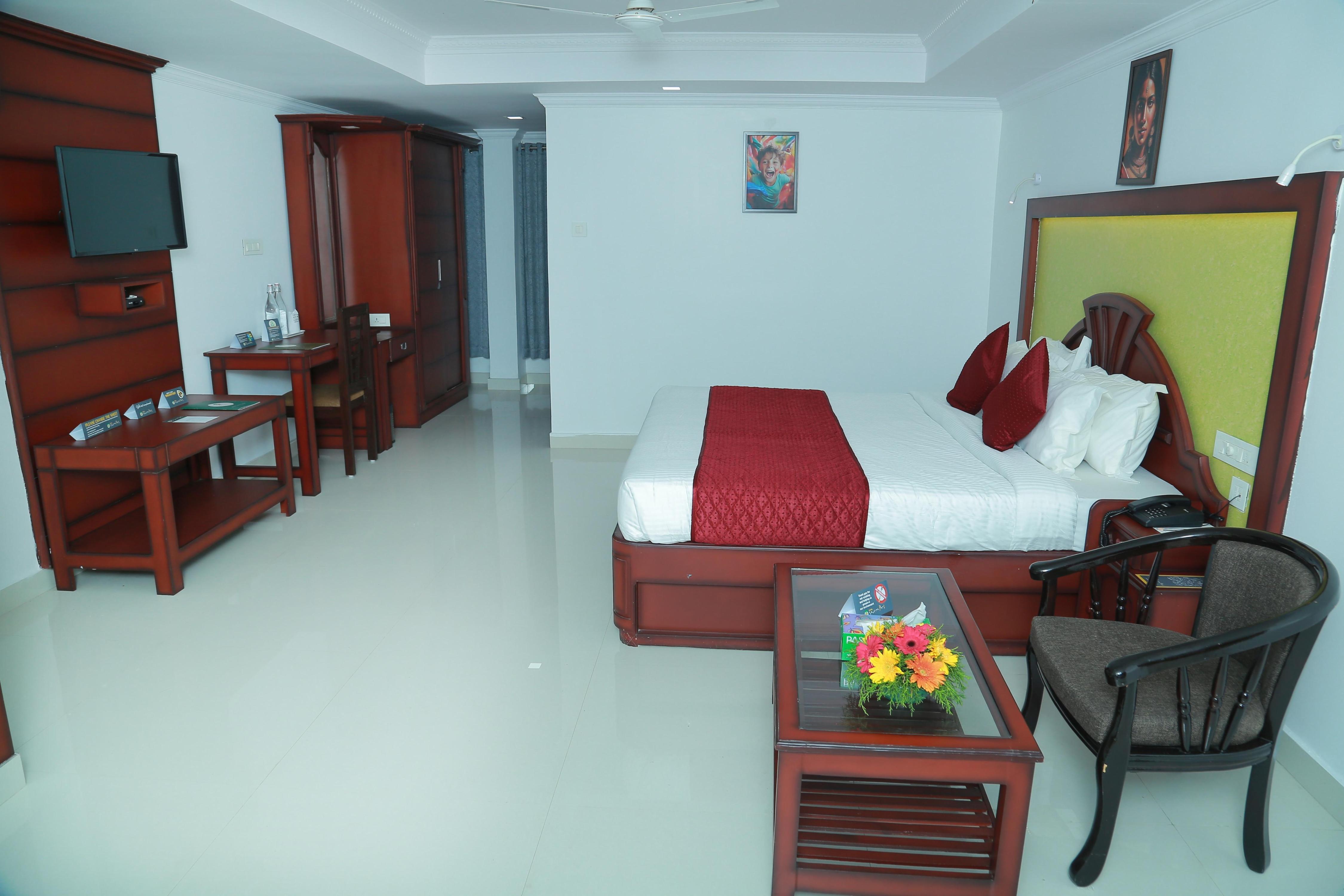 Hotel Savera Park - Tap to explore photos