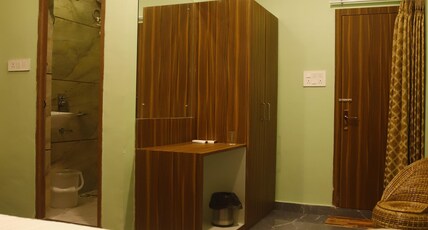 Hotel Canal View Room Type - Deluxe Double Room