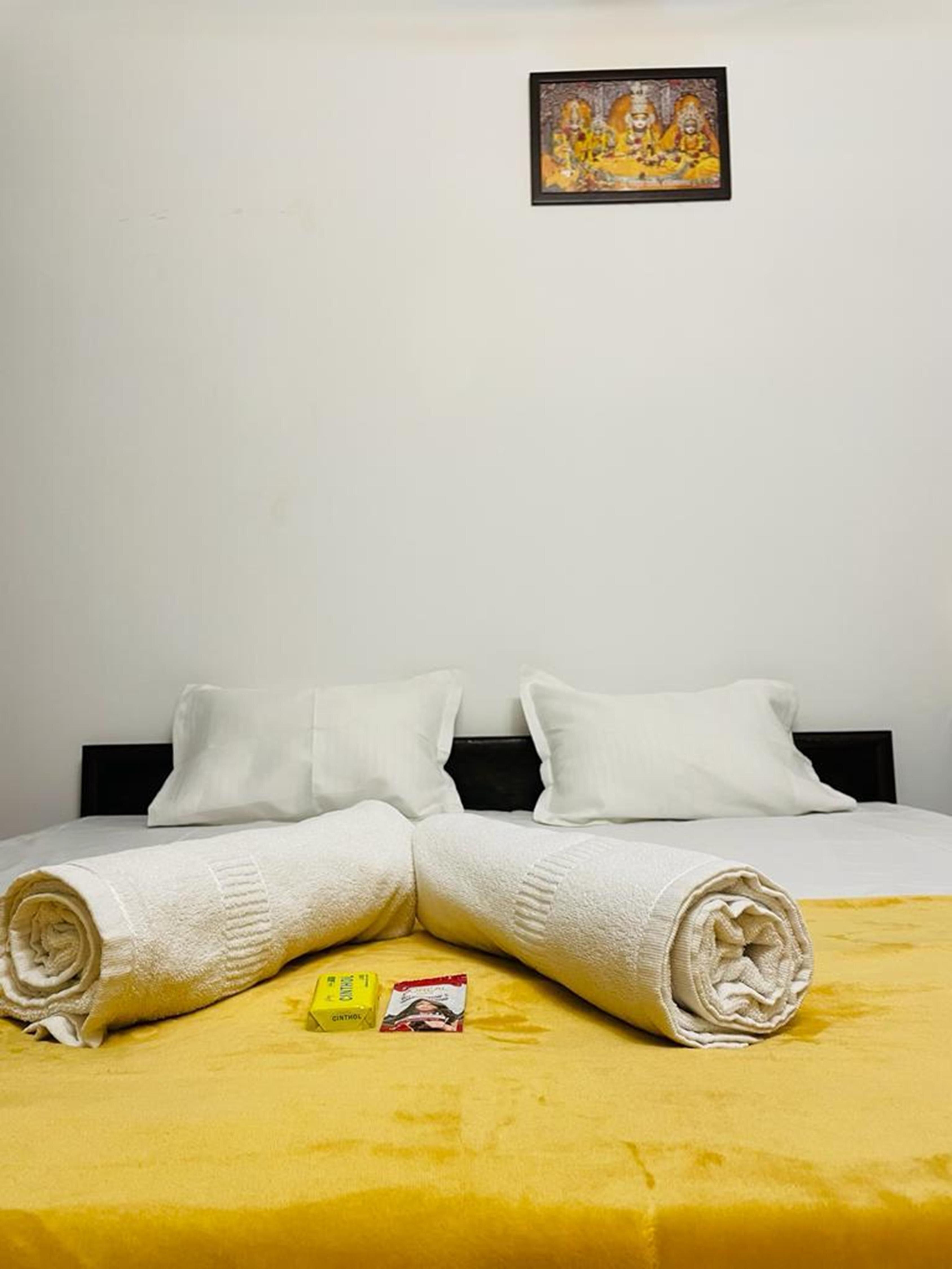 Shree Balaji Homestays - Tap to explore photos